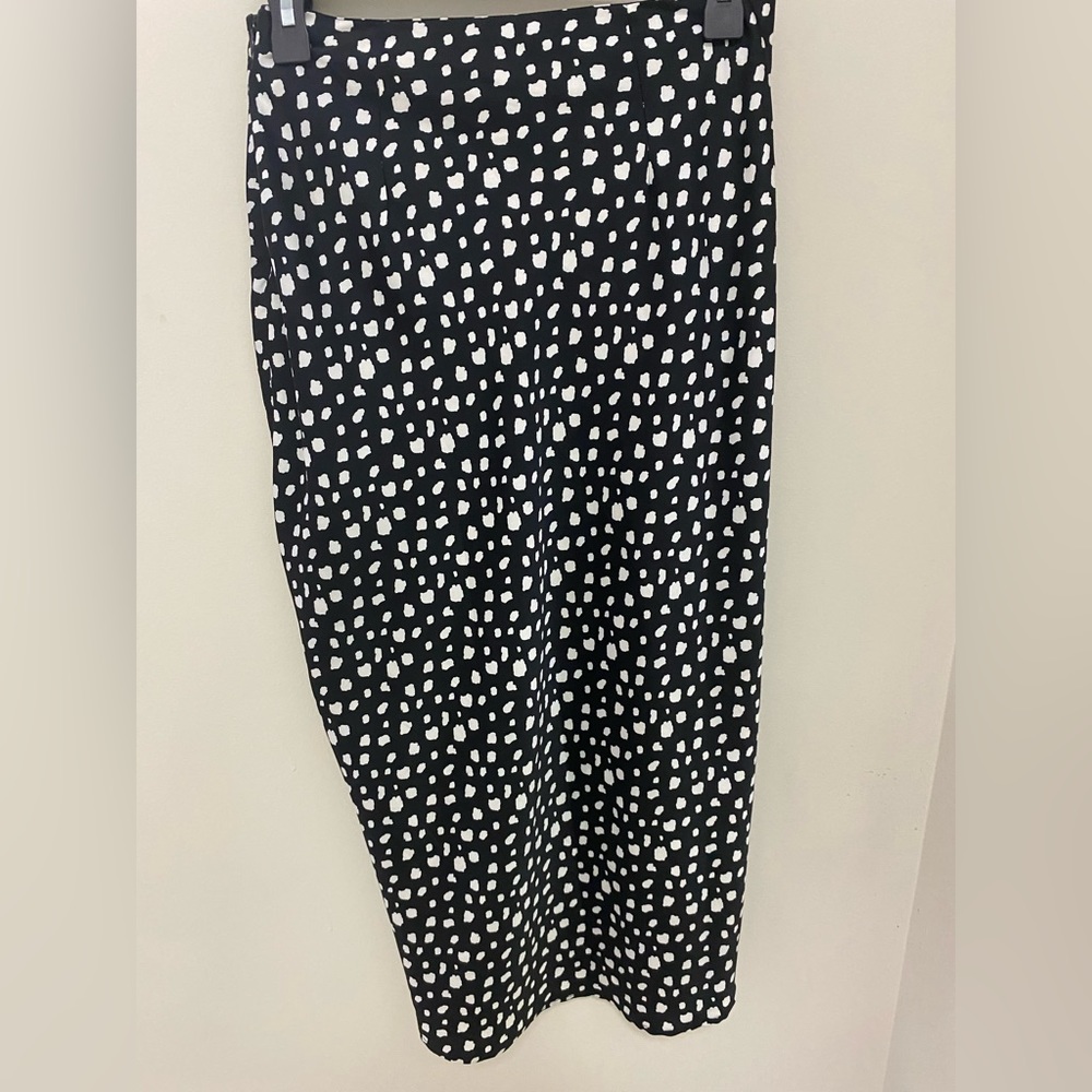 Womens black & white silk skirt
